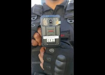 Policiais começam a utilizar câmeras em uniformes