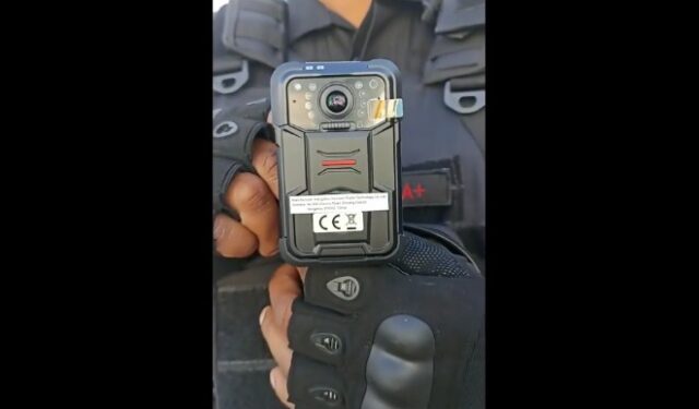 Policiais começam a utilizar câmeras em uniformes