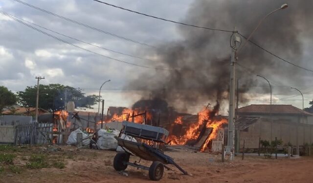 Incêndio atinge duas casas em São João da Barra
