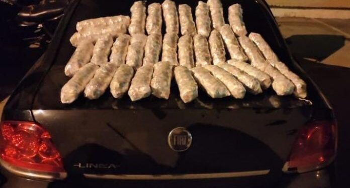 Criminoso com mais de 5 mil cápsulas de cocaína é preso em Araruama