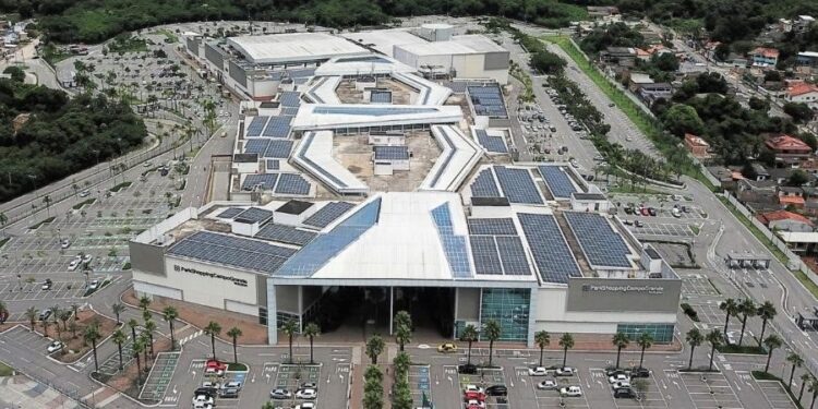 Tiroteio em Shopping termina com dois mortos no Rio