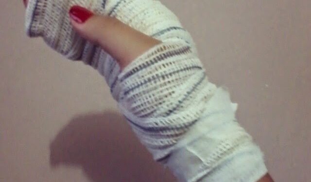 Mulher leva facada na mão em São Francisco de Itabapoana