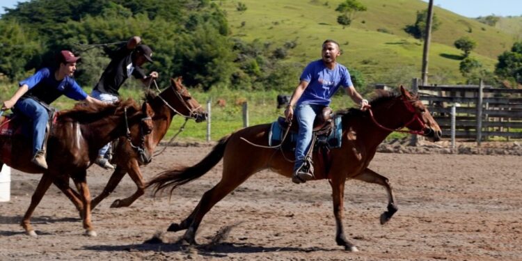 Festa do Visconde com a entrega de títulos de propriedade rural em Casimiro de Abreu