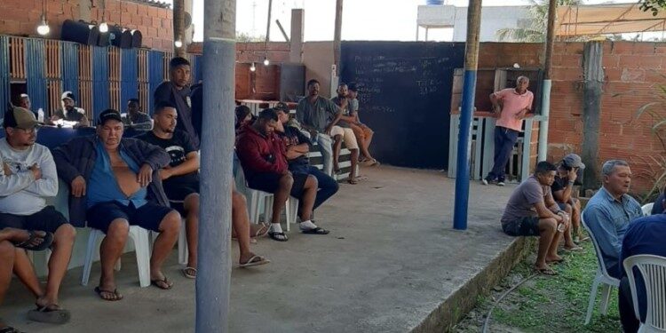 Rinha com mais de 40 galos é encerrada por PM em Macaé-RJ