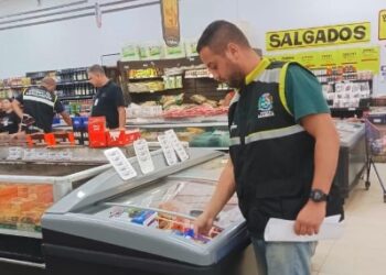 Fiscalização descarta mais de 50kg de alimentos impróprios em Maricá