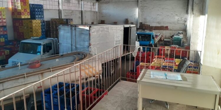 Sete pessoas são presas por falsificação de cerveja na Região Metropolitana do RJ