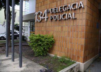 Foragido da justiça é preso dentro de loja em Campos