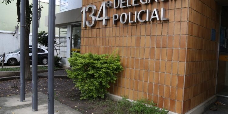 Foragido da justiça é preso dentro de loja em Campos