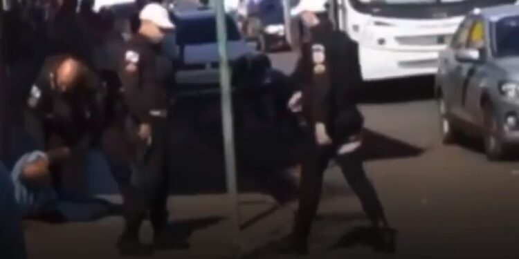 Morador acusa PM de agressão após abordagem em São Francisco de Itabapuana