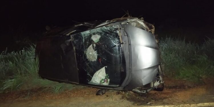 Homem morre após carro capotar na divisa Campos/Quissamã