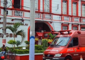 Incêndio destrói instalações e mercadorias de loja