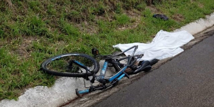 Ciclista morre após ser atropelado na BR-101