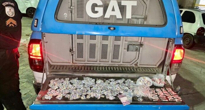 Adolescente de 17 anos é detido vendendo drogas em Cabo Frio