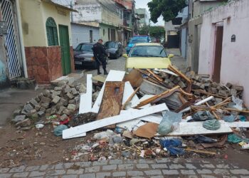 PM faz operação para retirada de barricadas em Campos dos Goytacazes
