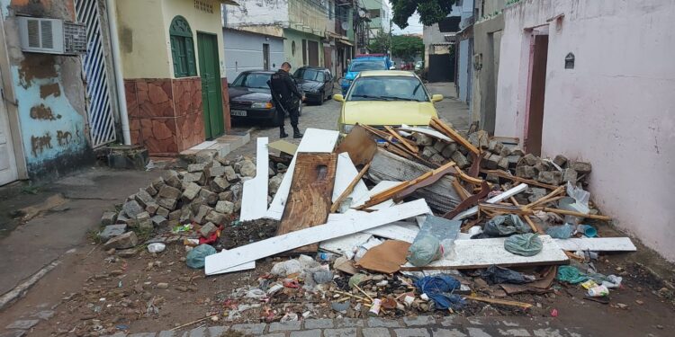PM faz operação para retirada de barricadas em Campos dos Goytacazes
