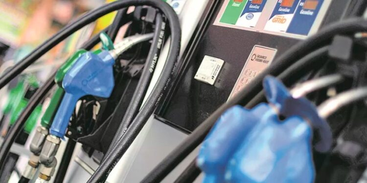 Petrobras reduz preço da gasolina de novo em menos de duas semanas