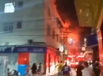 Incêndio destrói lojas do Centro de Campos dos Goytacazes
