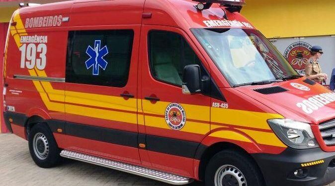 Homem fica preso em poste após descarga elétrica em São João da Barra