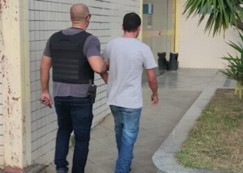 Suspeito de esfaquear homem em praça pública é preso