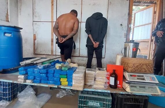 Refinaria de drogas estourada na região