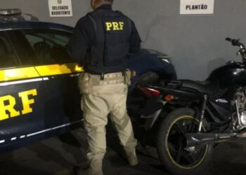 Motocicleta com placa de fabricação caseira é apreendida