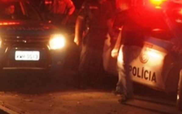 Foragido luta com policiais e tenta fugir ao ser preso