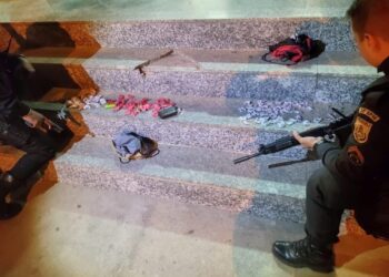 Dupla é presa por tráfico de drogas em Araruama.