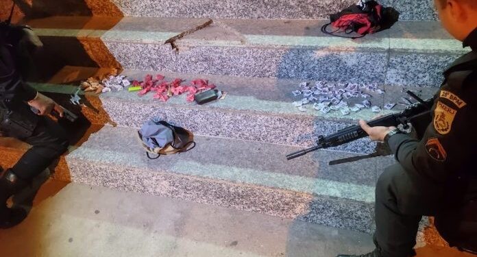 Dupla é presa por tráfico de drogas em Araruama.