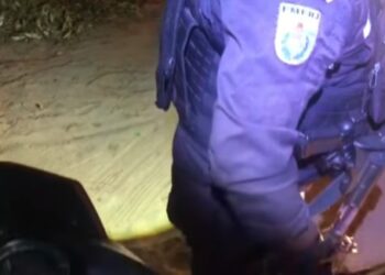 Homem tenta fugir da PM, cai e é preso com pistola em São Francisco de Itabapoana
