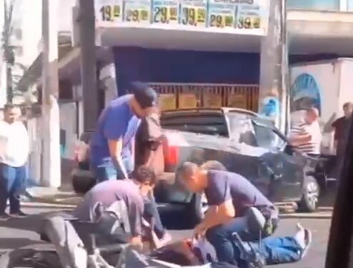 Motociclista ferido após colisão com um carro no centro de Campos