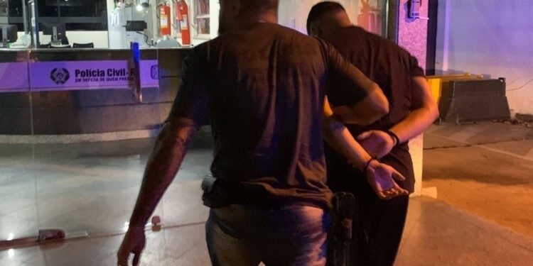 Foragido da Justiça é preso durante patrulhamento em Macaé