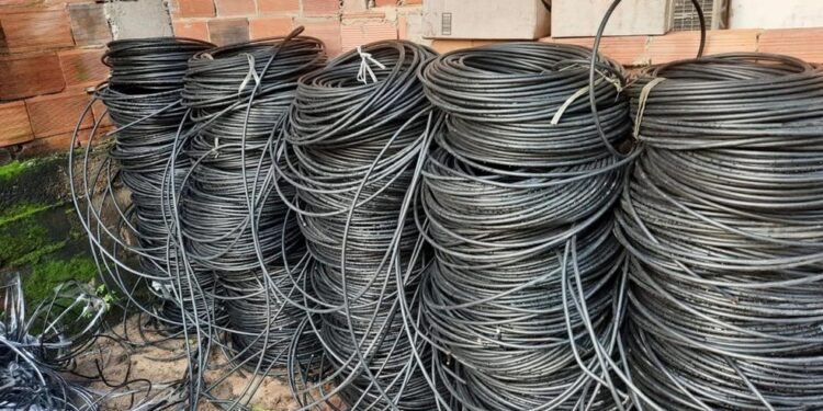 Homem é preso por receptação de cabos de energia furtados