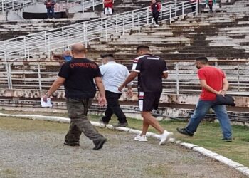 Jogador preso em estádio antes da partida