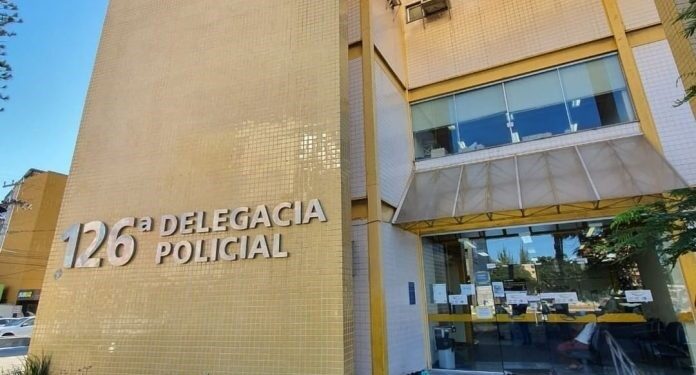 Homem morre após esfaquear mulher e resistir à prisão