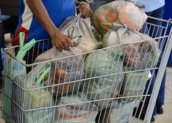 Casal é preso após prejuízo de mais de R$ 9 mil em supermercado