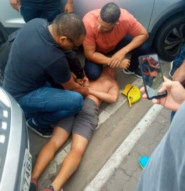 Homem é detido após dar soco no prefeito de São Pedro da Aldeia