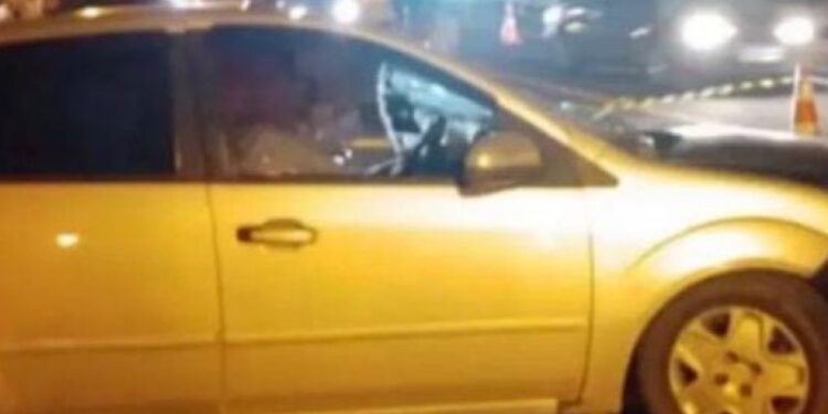 Colisão entre caminhão e carro deixa um morto na BR-101