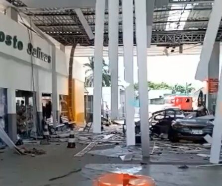 Três pessoas feridas após carro explodir ao abastecer com GNV