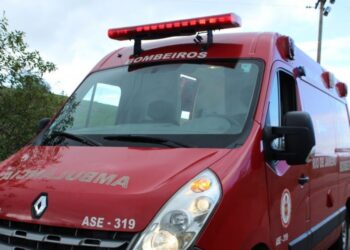 Quatro pessoas feridas em capotamento na RJ 158