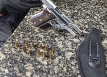 Homem é preso com pistola municiada após agredir a esposa em Armação dos Búzios