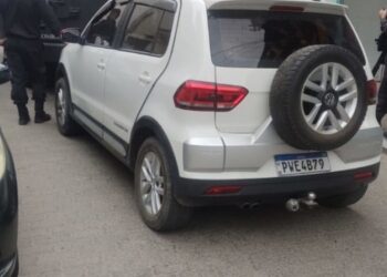 PM recupera carro roubado em Macaé