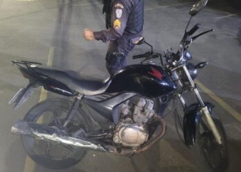 Policiais militares recuperam moto furtada em Campos