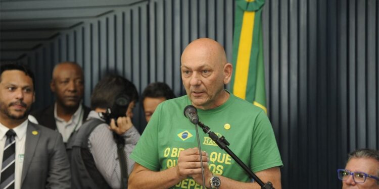 Empresários são os alvos de operação da PF por trocas de mensagens golpistas