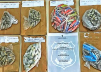 Doze presos são flagrados com drogas no estômago