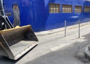 PM realiza retirada de barricadas em comunidades