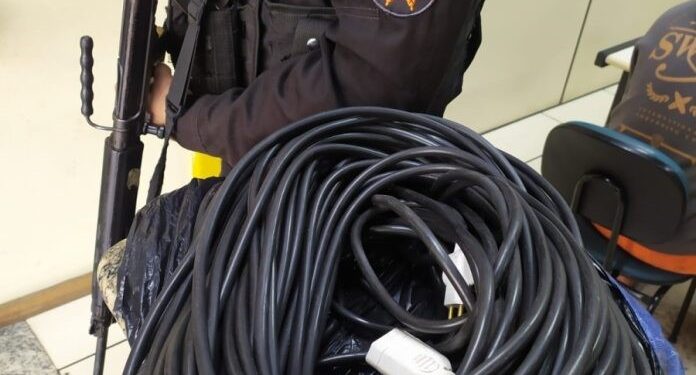 Homem é preso por furto de fios na Marina