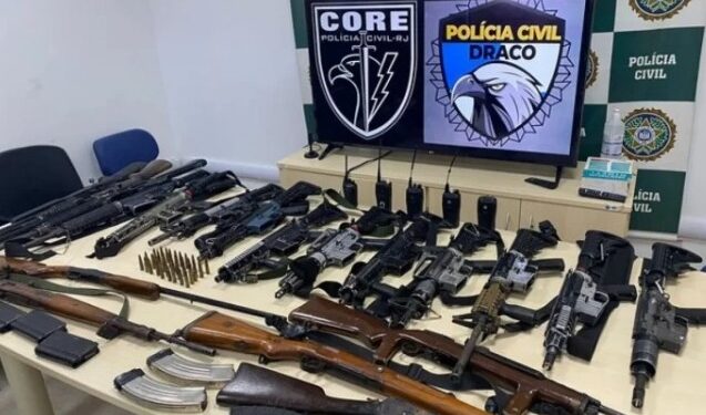 Fuzis apreendidos do bando do miliciano Tandera equivalem a R$ 1,3 milhão, diz delegado