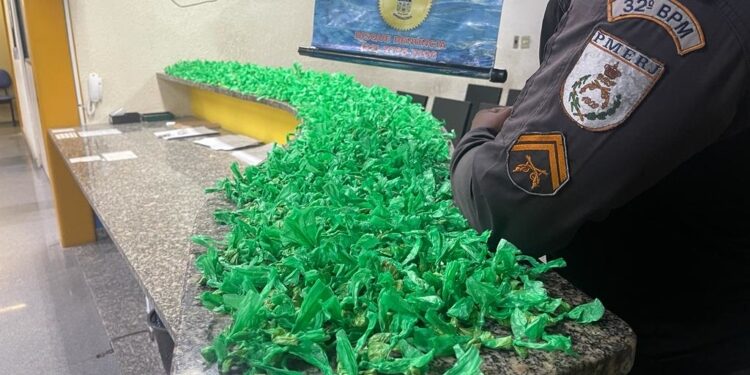 Três homens foram presos por tráfico de drogas, em Macaé