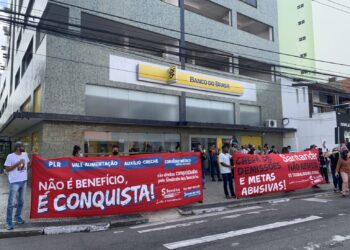Sindicato dos Bancários faz manifestação em Campos dos Goytacazes