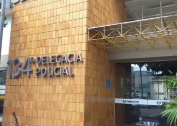 Mulher é assassinada dentro de casa, em Campos
